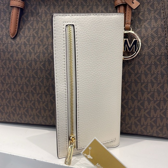 Michael Kors Reed Lg Bifold Pebbled Leather Snap Wallet Card Case
Lt Cream
NWT - Picture 3 of 16